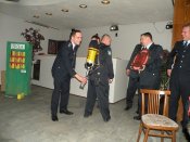 věnování darů od hasičů z partnerského města Hennigsdorf (Německo)